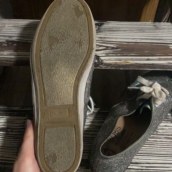 Youth bobs size 6. Sparkly silver color. - Picture 7 of 7